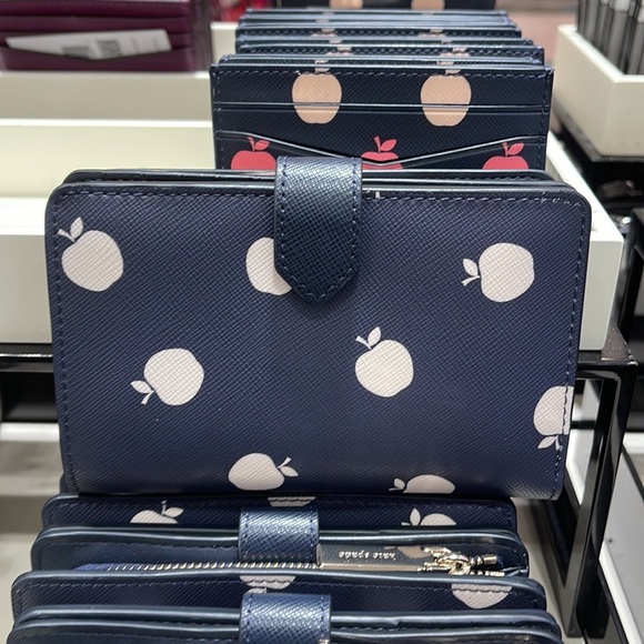 Kate Spade Staci Large White Apple Compartment Bifold Wallet
BLAZER BLUE MULTI - Picture 13 of 16